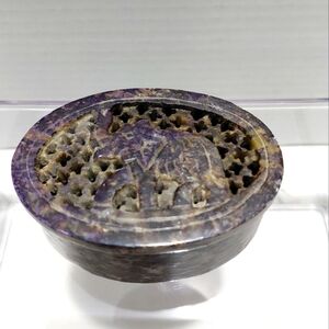 Handcrafted Soapstone Elephant Carving Trinket Box.